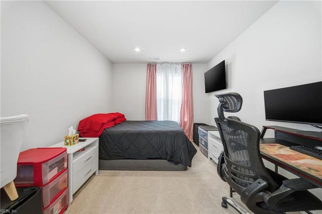 1617 Catbird LN, Chesapeake, VA 23323