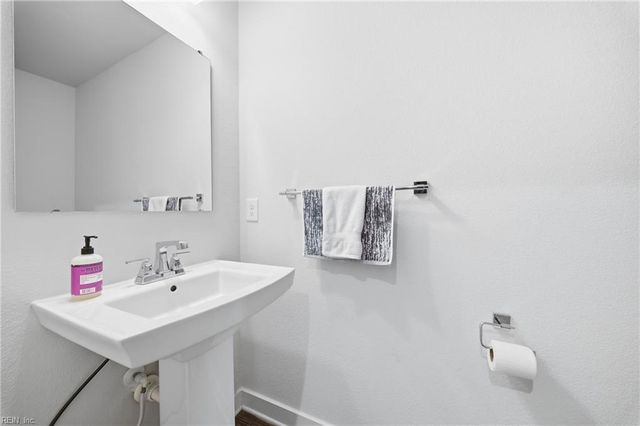 1617 Catbird LN, Chesapeake, VA 23323