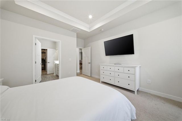 1617 Catbird LN, Chesapeake, VA 23323