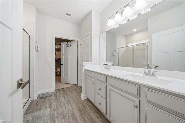 1617 Catbird LN, Chesapeake, VA 23323