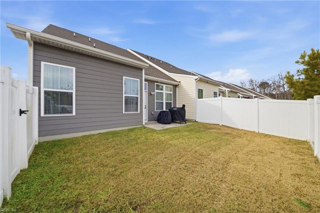 1617 Catbird LN, Chesapeake, VA 23323