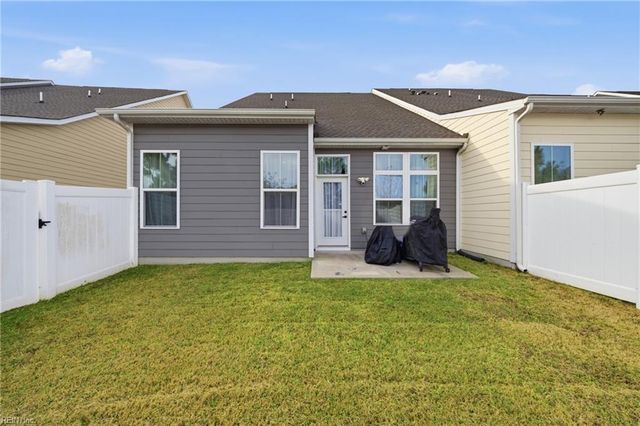 1617 Catbird LN, Chesapeake, VA 23323