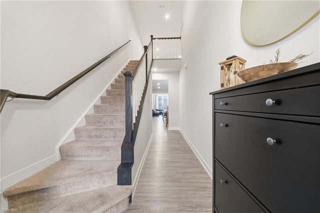 1617 Catbird LN, Chesapeake, VA 23323