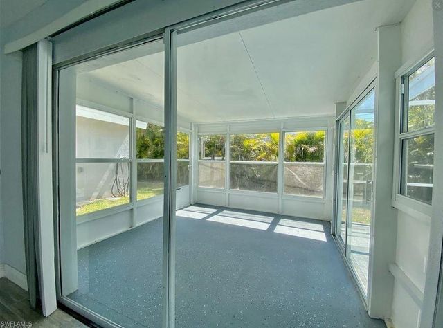 602 SE 46th TER, Cape Coral, FL 33904