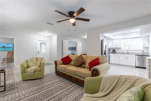 602 SE 46th TER, Cape Coral, FL 33904