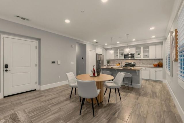 1057 Foxglove Place 202, San Jose, CA 95131