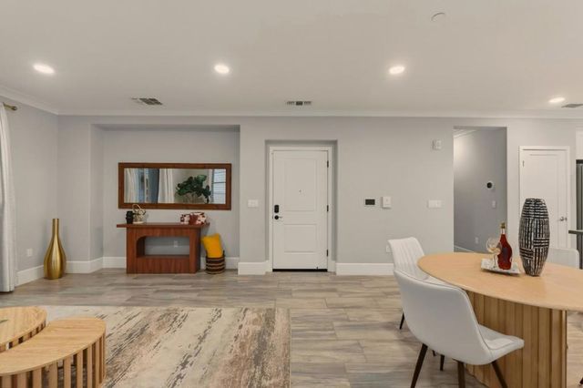 1057 Foxglove Place 202, San Jose, CA 95131