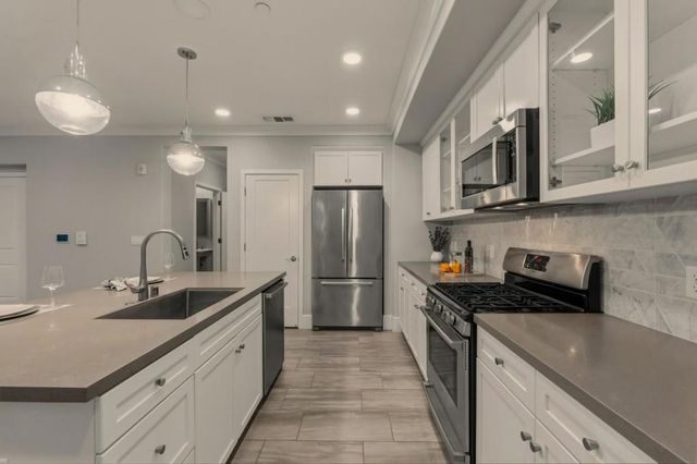 1057 Foxglove Place 202, San Jose, CA 95131