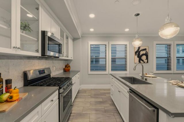 1057 Foxglove Place 202, San Jose, CA 95131