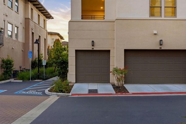 1057 Foxglove Place 202, San Jose, CA 95131