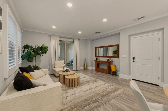 1057 Foxglove Place 202, San Jose, CA 95131