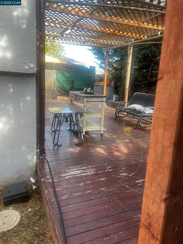 1161 64Th St, Oakland, CA 94608