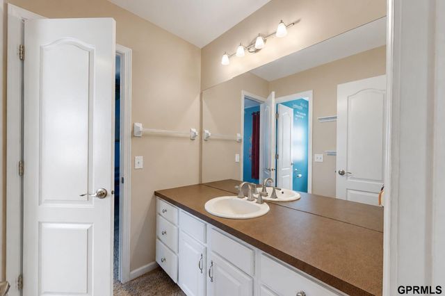 9804 S 28Th Avenue, Bellevue, NE 68123