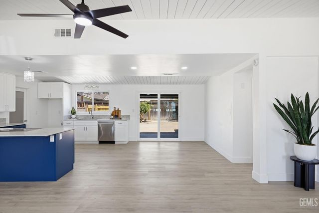2805 Haley Street, Bakersfield, CA 93305