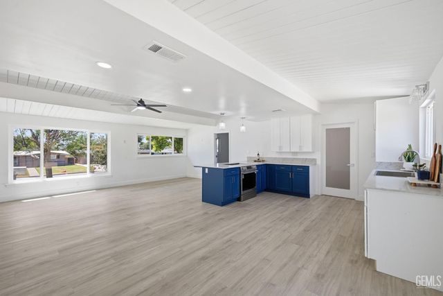 2805 Haley Street, Bakersfield, CA 93305