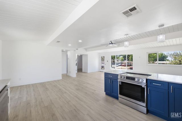 2805 Haley Street, Bakersfield, CA 93305