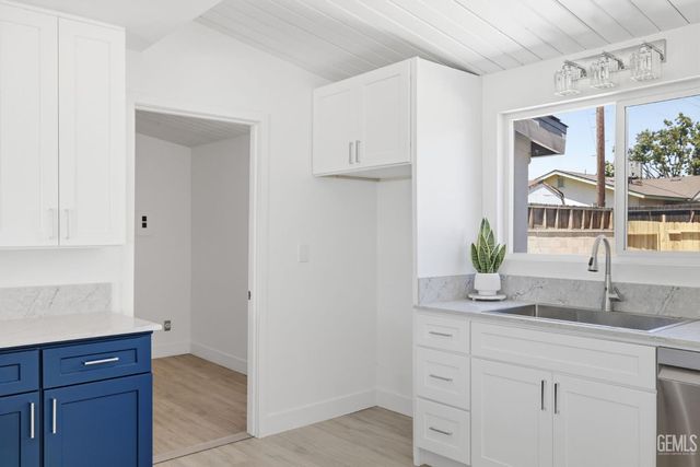 2805 Haley Street, Bakersfield, CA 93305
