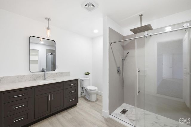 2805 Haley Street, Bakersfield, CA 93305