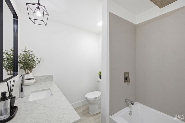 2805 Haley Street, Bakersfield, CA 93305