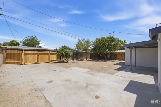 2805 Haley Street, Bakersfield, CA 93305