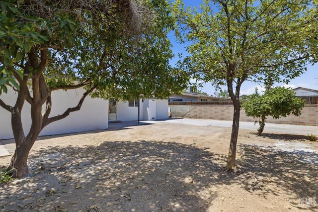 2805 Haley Street, Bakersfield, CA 93305