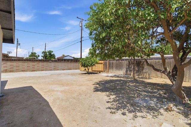 2805 Haley Street, Bakersfield, CA 93305