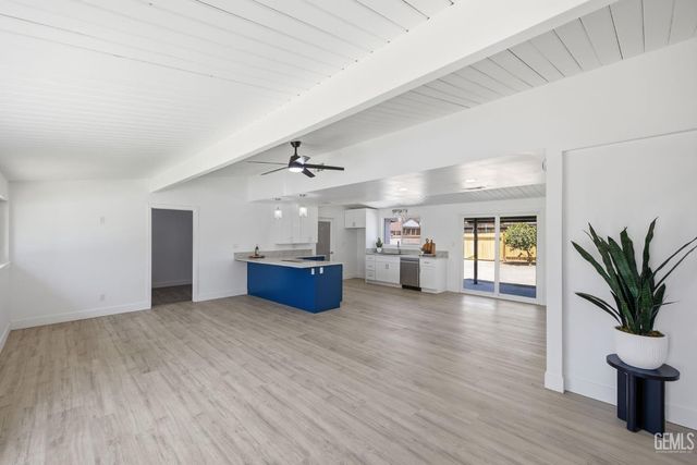 2805 Haley Street, Bakersfield, CA 93305