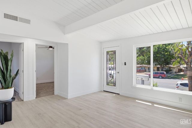 2805 Haley Street, Bakersfield, CA 93305