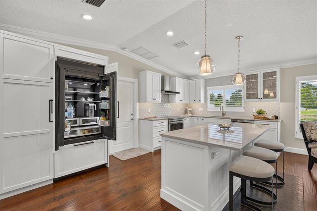 802 OSCEOLA ROAD, Belleair, FL 33756