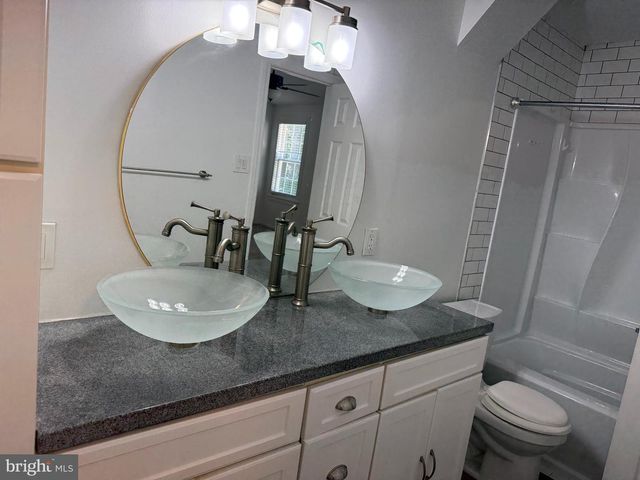 1070 BAYWOOD DR, Williamstown, NJ 08094