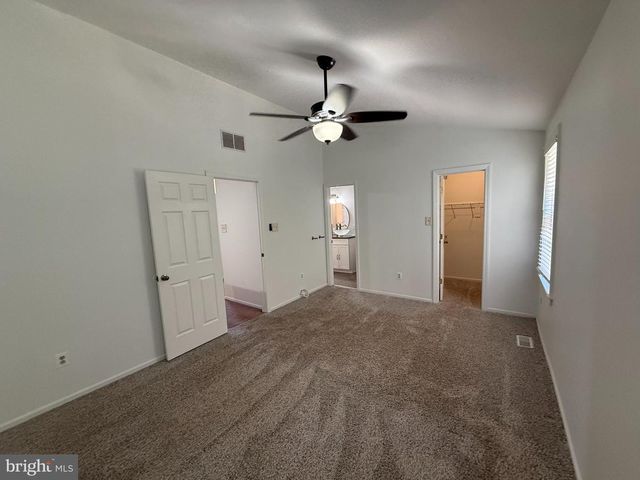 1070 BAYWOOD DR, Williamstown, NJ 08094