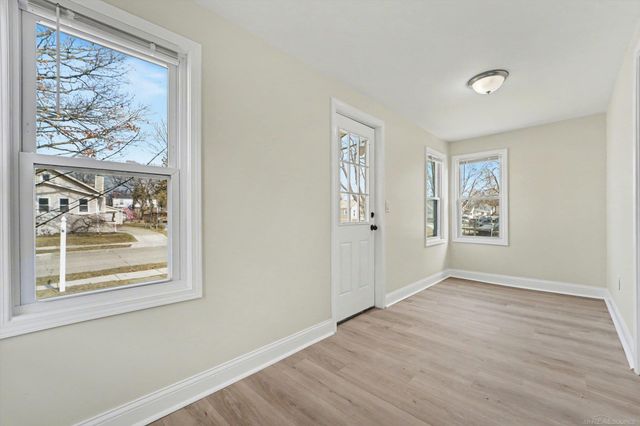 141 W Harry Avenue, Hazel Park, MI 48030