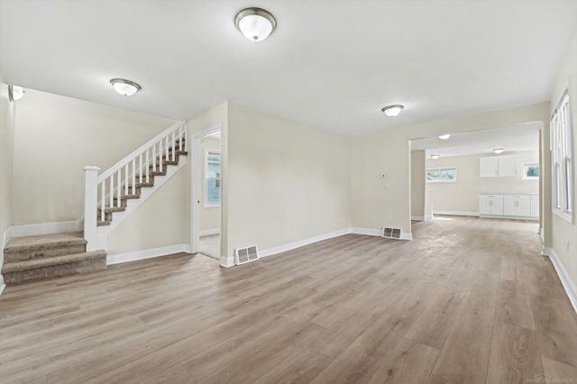 141 W Harry Avenue, Hazel Park, MI 48030