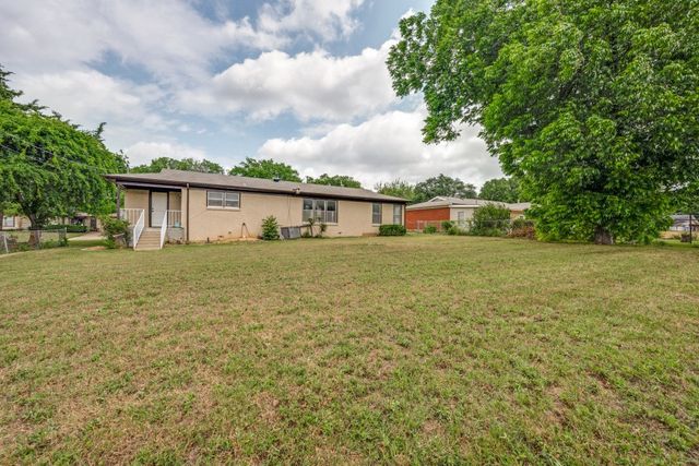 5404 Fossil Drive, Haltom City, TX 76117