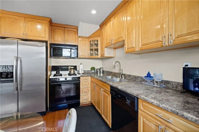 17041 Roscoe Boulevard 3, Northridge, CA 91325