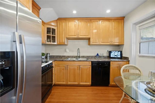 17041 Roscoe Boulevard 3, Northridge, CA 91325