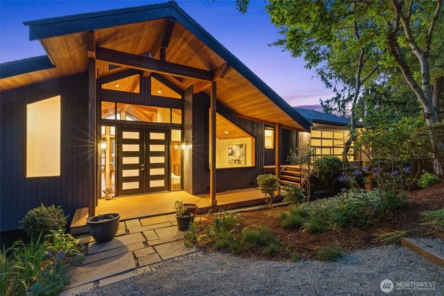 5970 NE Arrowhead Drive, Kenmore, WA 98028