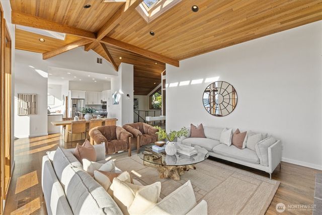 5970 NE Arrowhead Drive, Kenmore, WA 98028