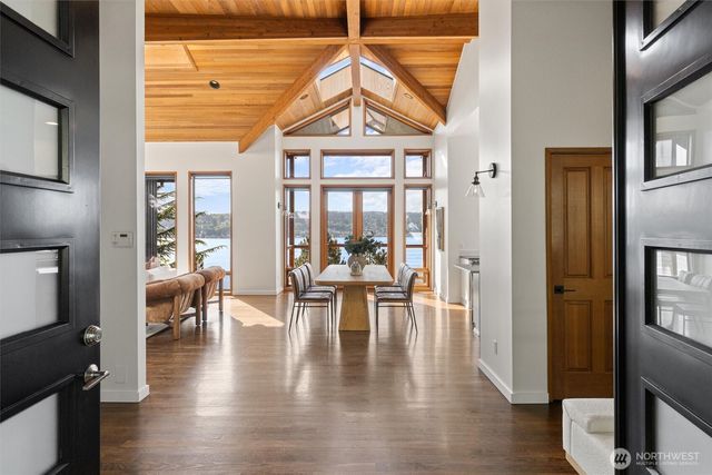 5970 NE Arrowhead Drive, Kenmore, WA 98028