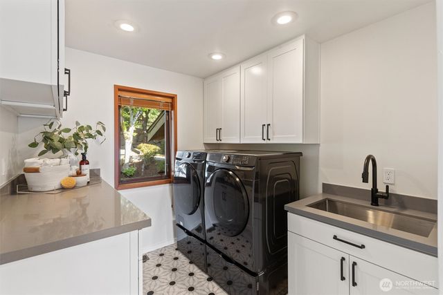 5970 NE Arrowhead Drive, Kenmore, WA 98028
