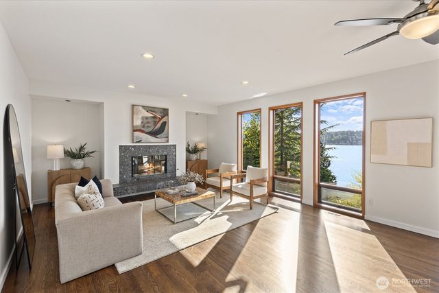 5970 NE Arrowhead Drive, Kenmore, WA 98028