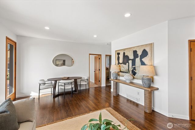 5970 NE Arrowhead Drive, Kenmore, WA 98028