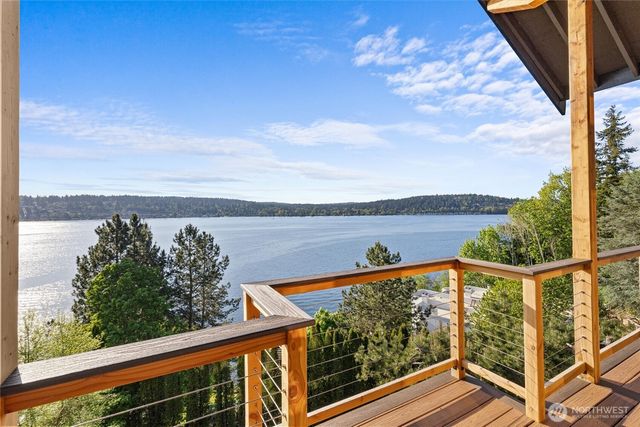 5970 NE Arrowhead Drive, Kenmore, WA 98028