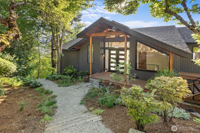 5970 NE Arrowhead Drive, Kenmore, WA 98028
