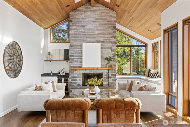 5970 NE Arrowhead Drive, Kenmore, WA 98028