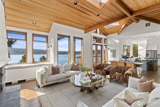 5970 NE Arrowhead Drive, Kenmore, WA 98028