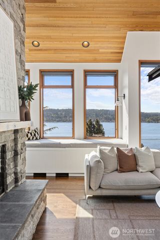 5970 NE Arrowhead Drive, Kenmore, WA 98028