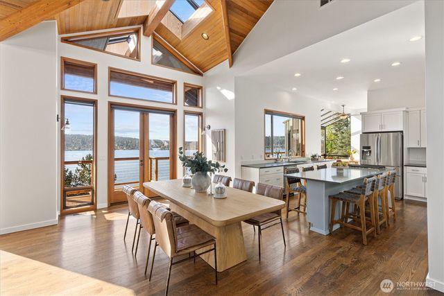 5970 NE Arrowhead Drive, Kenmore, WA 98028