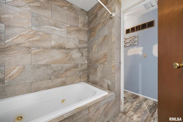 101 N OREGON Avenue, Morton, IL 61550