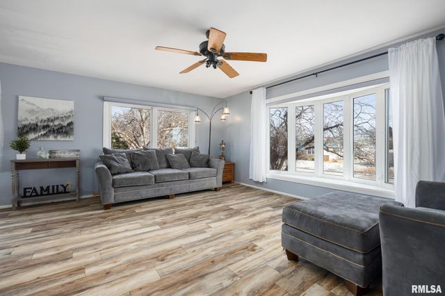 101 N OREGON Avenue, Morton, IL 61550